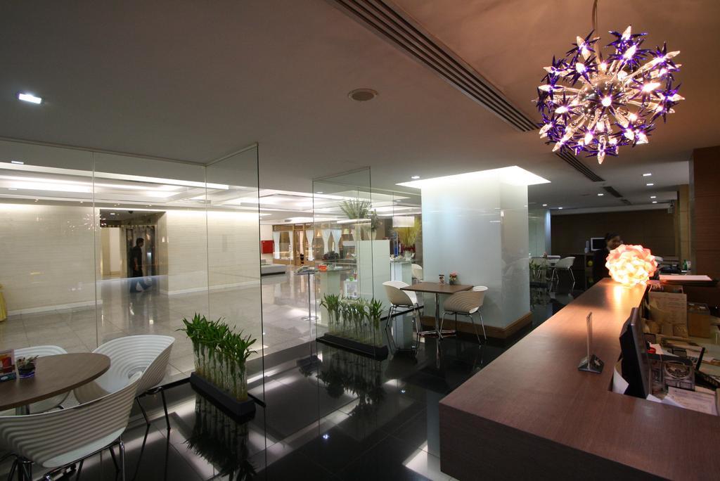 Baiyoke Suite Hotel Bangkok Exterior foto